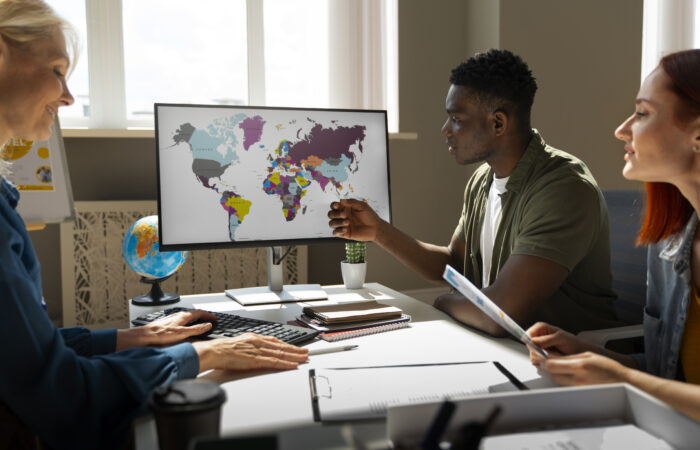 o-que-faz-quanto-ganha-e-como-se-tornar-um-profissional-de-gis